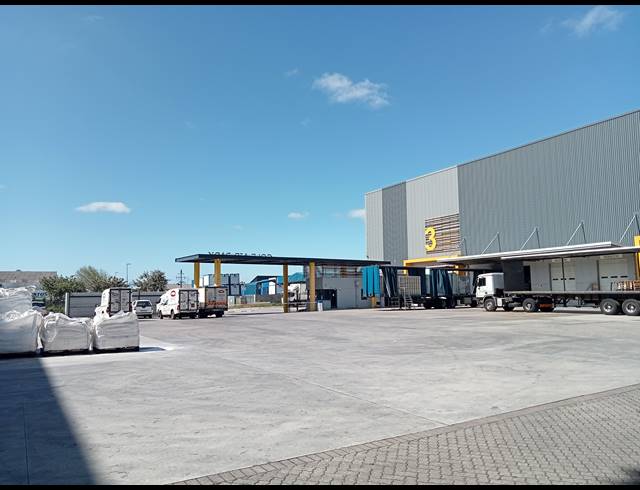 3,213M² WAREHOUSE TO LET IN AIRPORT INDUSTRIA